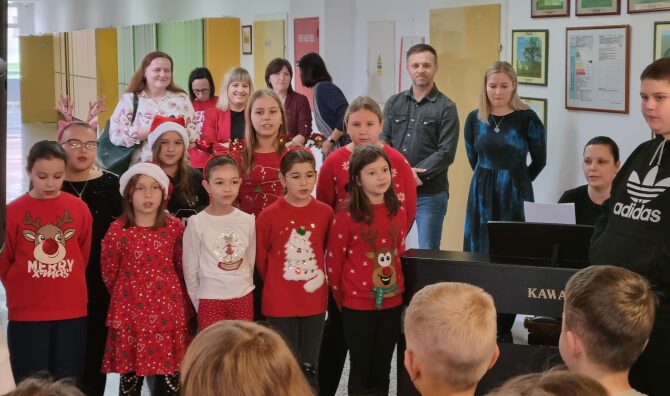 Sveti Nikola posjetio je našu školu